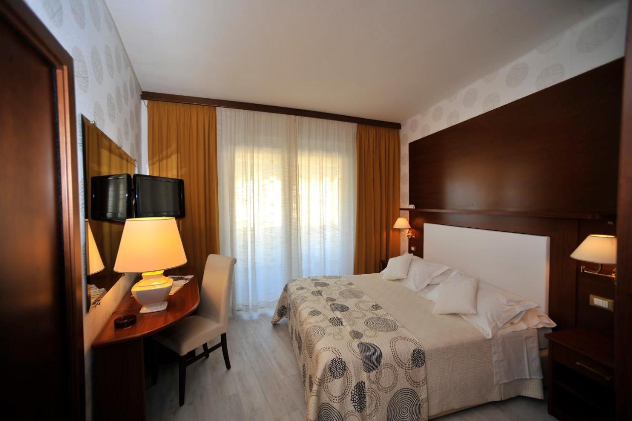 Hotel Corallo Бибионе Экстерьер фото